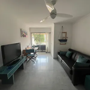 https://les-caroubiers.fr-provencehotel.com