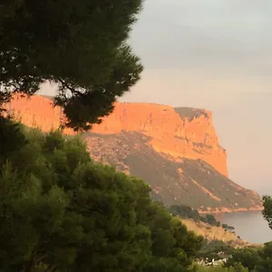 https://la-forlane-cassis.fr-provencehotel.com